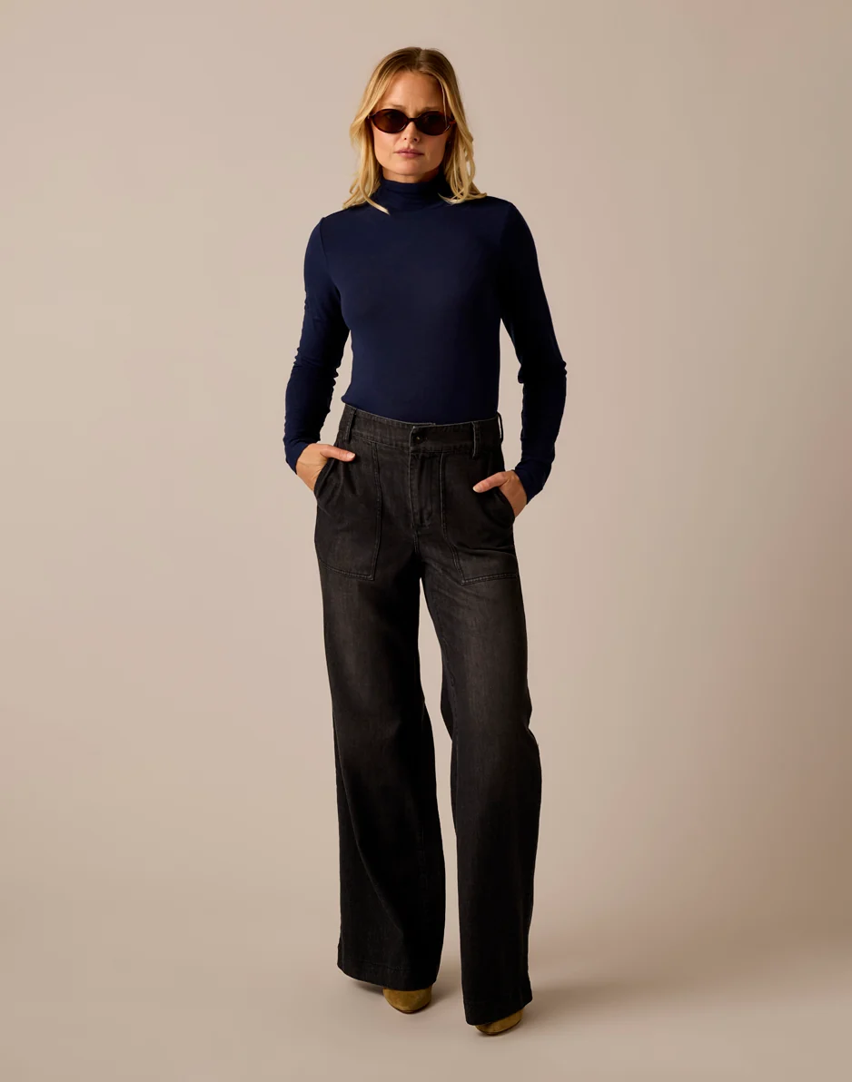 Lea Tissue Turtleneck: Navy - Image 4