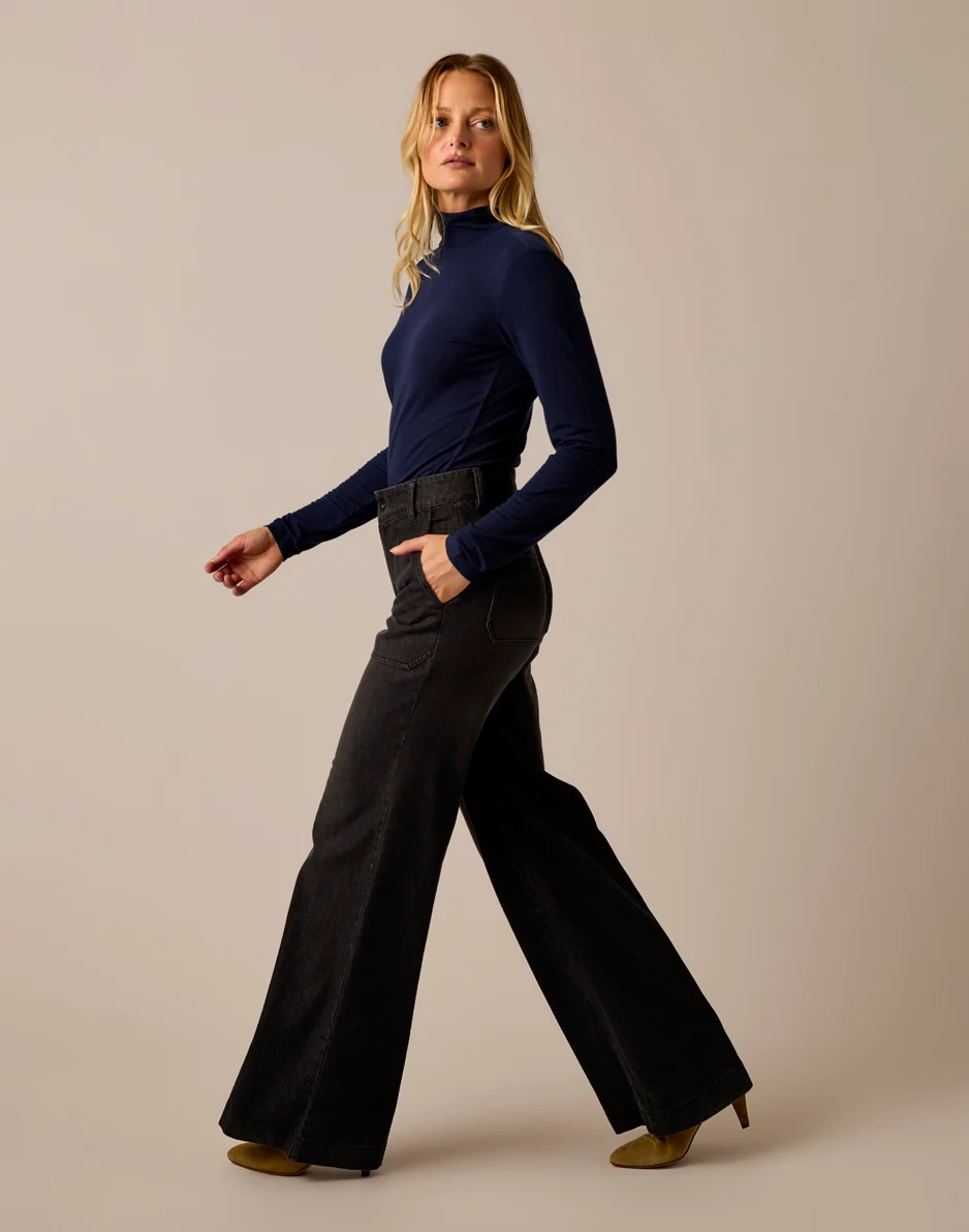 Lea Tissue Turtleneck: Navy - Image 5