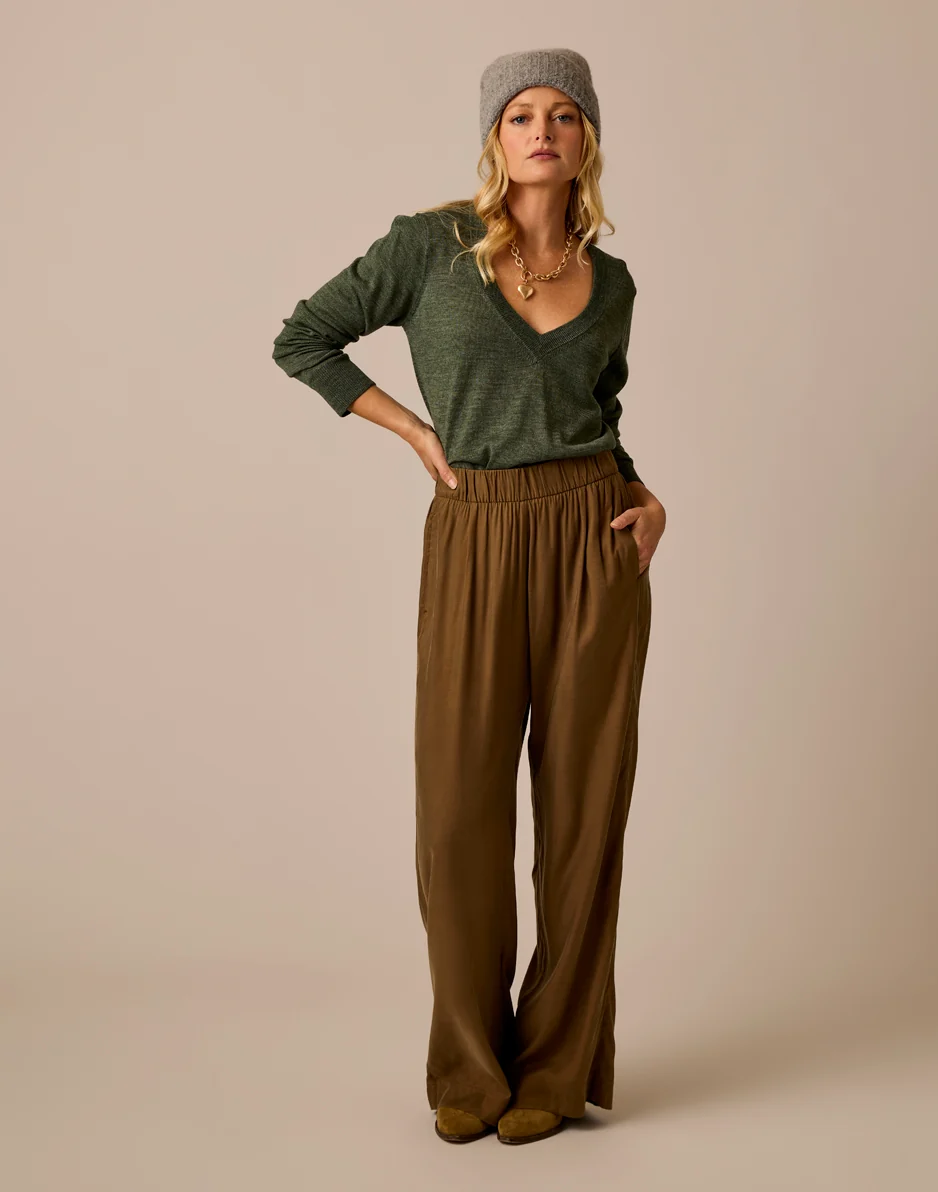 Tia Kindsilk Pant: Teak - Image 11