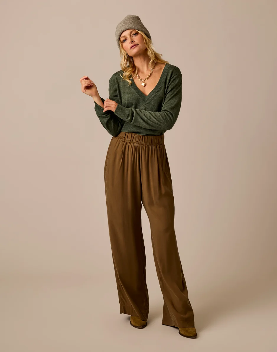 Tia Kindsilk Pant: Teak - Image 12